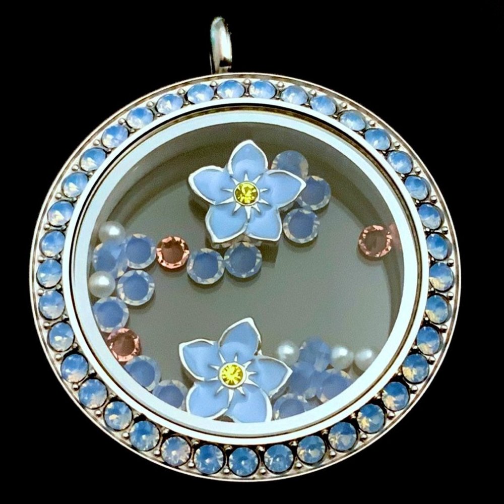 Origami Owl: "Forget Me Not Locket"